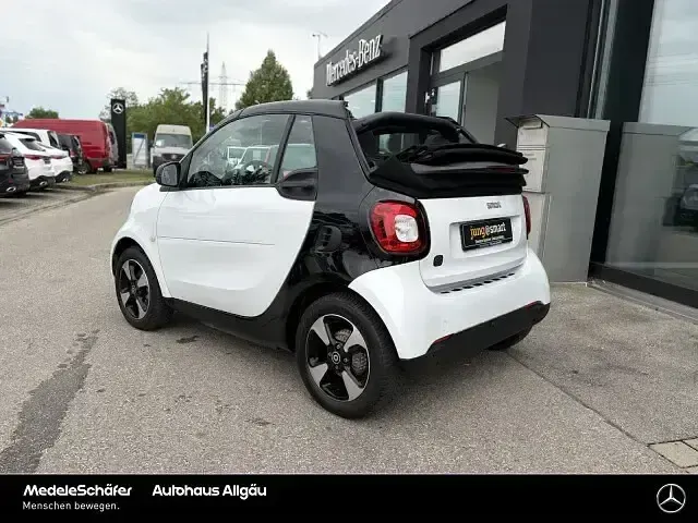 Gebraucht Smart ForTwo Electric Drive Passion 60 kW (82 PS) 2023 Bodypanels in white Cabrio