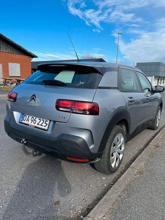 Gebraucht Citroën C4 Feel 99 PS (72 kW) 2018 Grau SUV