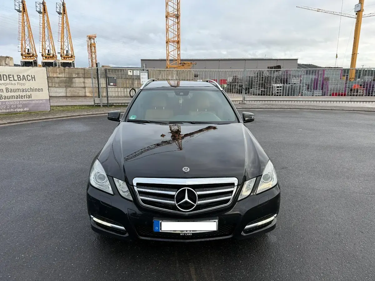 Gebraucht Mercedes E220 170 PS (125 kW) 2010 Schwarz Kombi