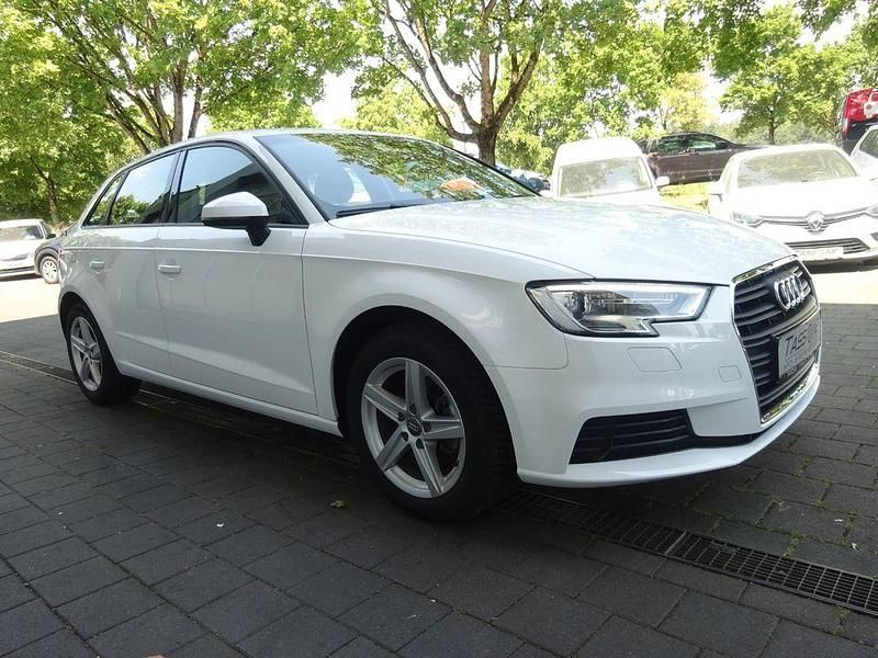 Gebraucht Audi A3 Sportback g-tron Basis 131 PS (96 kW) 2020 Weiß Kleinwagen