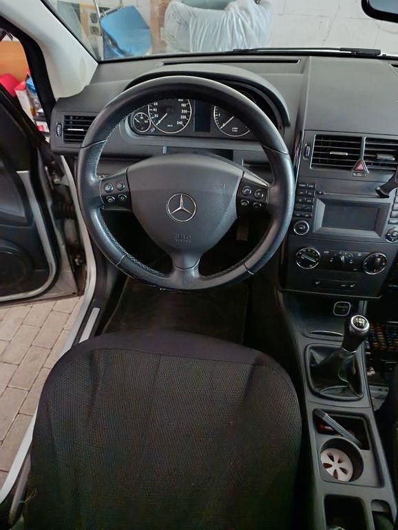 Gebraucht Mercedes A150 95 PS (69 kW) 2010 Silber Limousine