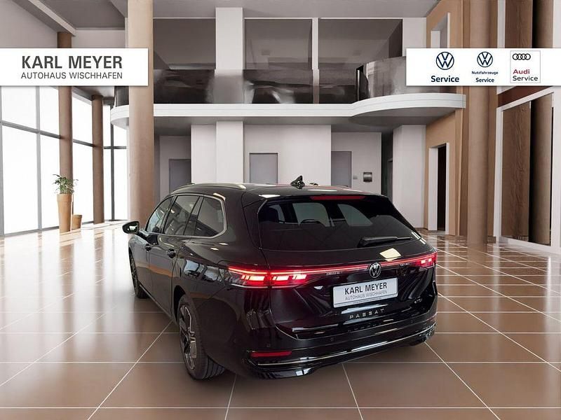Gebraucht VW Passat Elegance 150 PS (110 kW) 2024 Schwarz Limousine