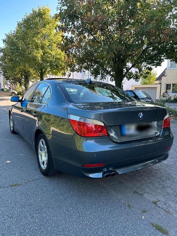 Gebraucht BMW 523 177 PS (130 kW) 2006 Grau Limousine