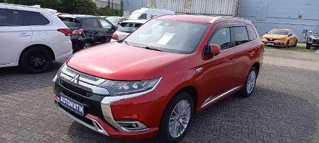Dynamikrot Gebraucht 2020 Mitsubishi Outlander P-HEV Top SUV | 24.980 € (Etwas zu teuer) - Bild 1/4