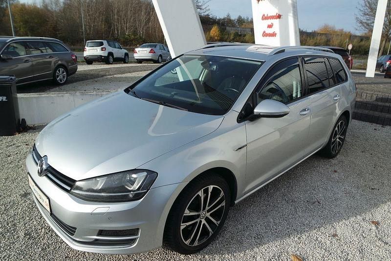 Silber Gebraucht 2016 VW Golf VII Comfortline Kombi | 15.990 € (Etwas zu teuer) - Bild 1/4