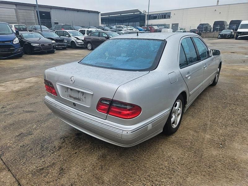 Gebraucht Mercedes E200 Avantgarde 136 PS (100 kW) 1999 Limousine