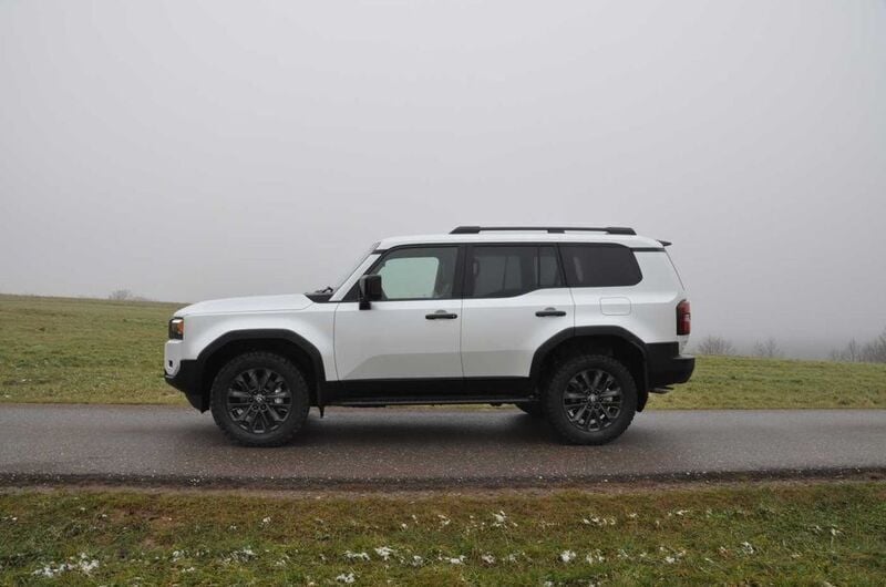 Gebraucht Toyota Land Cruiser Executive 204 PS (150 kW) 2024 Grau SUV