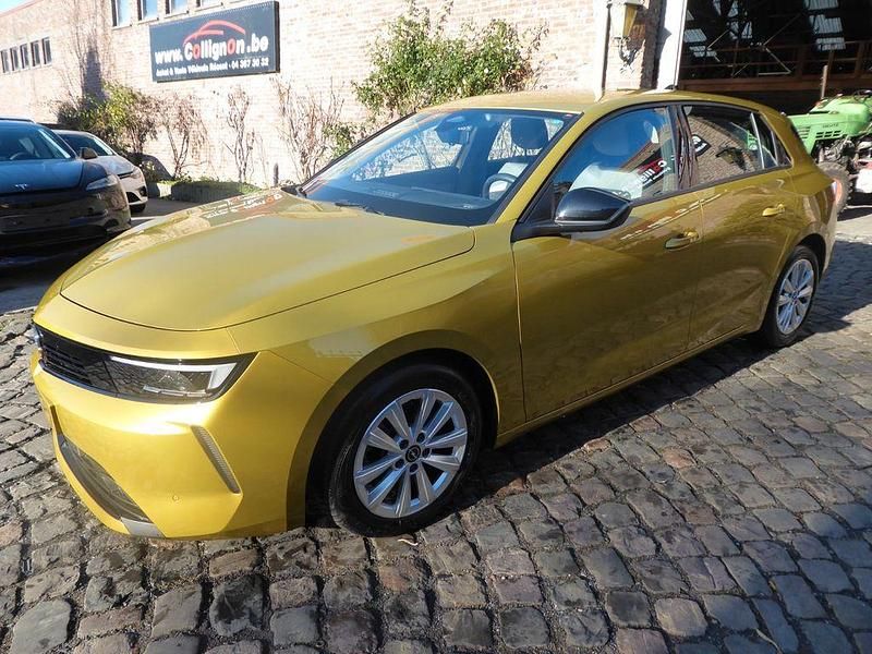 Gebraucht Opel Astra Edition 131 PS (96 kW) 2023 Gelb Limousine