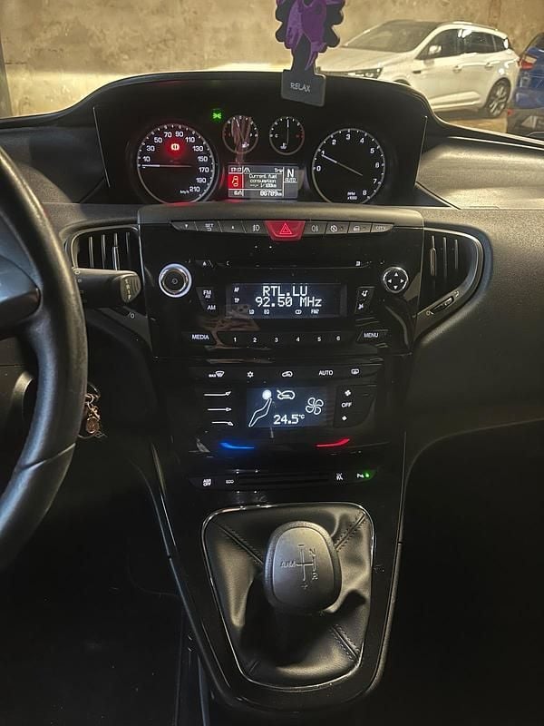 Second-hand Lancia Ypsilon 85 CP (62 kW) 2012 Alb Hatchback