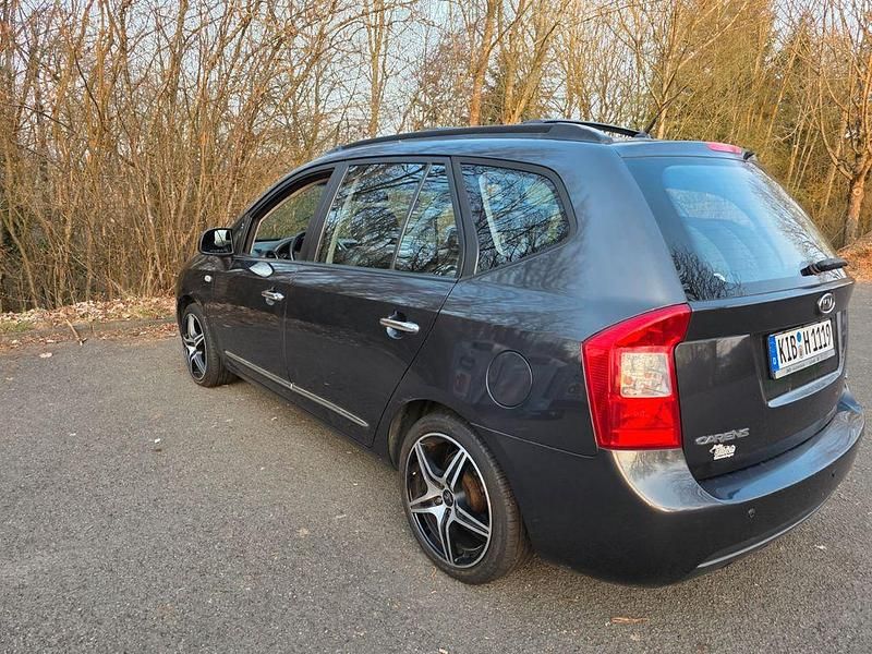 Gebraucht Kia Carens 140 PS (102 kW) 2007 Grau Van / Kleinbus