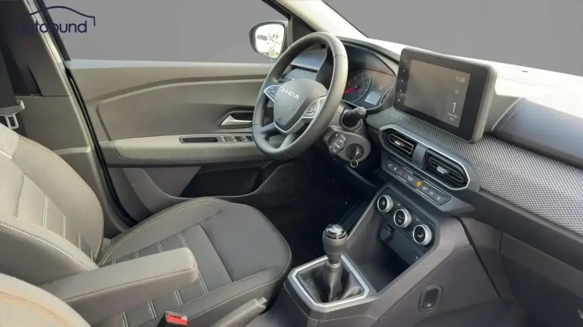 Neu Dacia Sandero Expression 91 PS (66 kW) 2025 Grau SUV