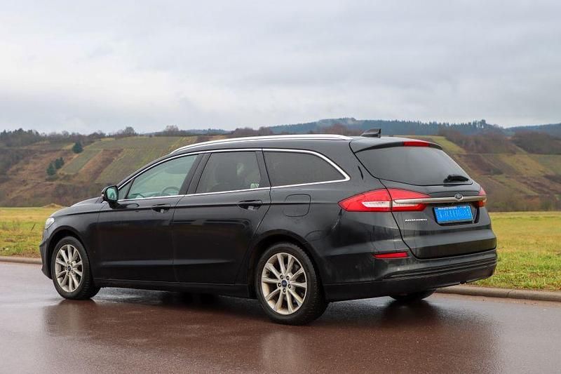 Gebraucht Ford Mondeo Titanium 150 PS (110 kW) 2021 Schwarz Limousine