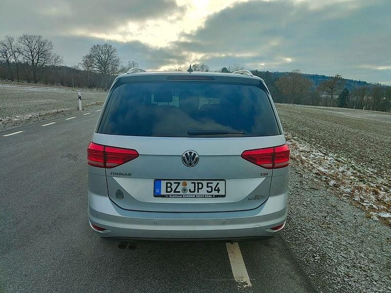 Gebraucht VW Touran Highline 150 PS (110 kW) 2018 Silber Van / Kleinbus