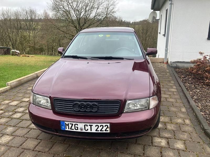 Gebraucht Audi A4 150 PS (110 kW) 1996 Rot Limousine