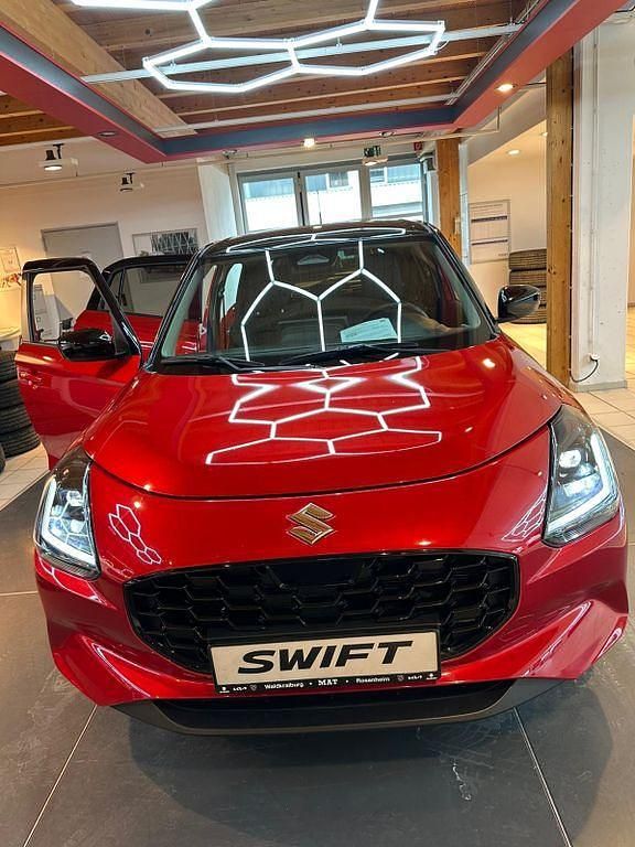 Gebraucht Suzuki Swift Comfort 83 PS (61 kW) 2024 Rot Kleinwagen
