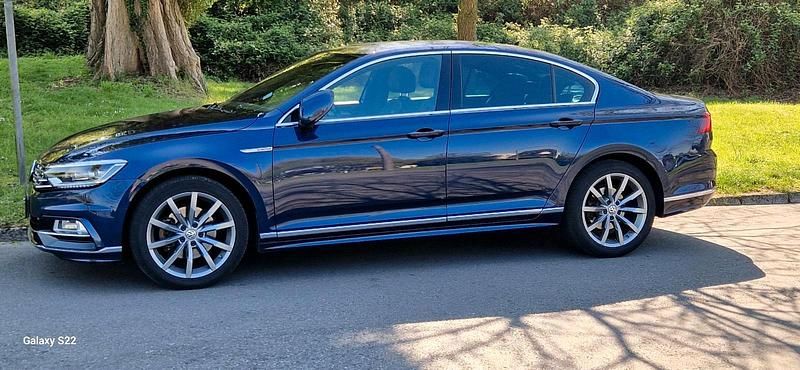 Gebraucht VW Passat Highline 190 PS (139 kW) 2015 Blau Limousine