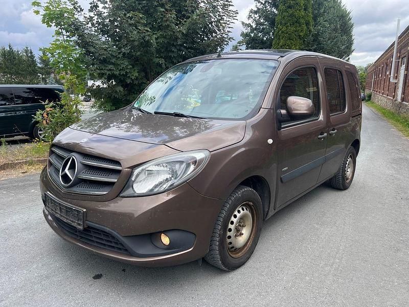 Braun Gebraucht 2017 Mercedes Citan 111 Kombi | 7.600 € (Guter Preis) - Bild 1/4