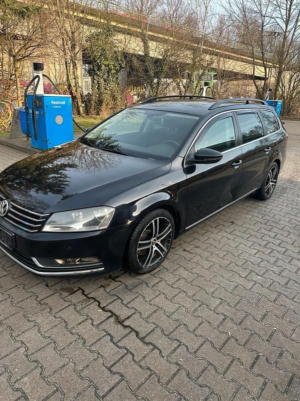 Schwarz Gebraucht 2012 VW Passat Kombi | 4.300 € (Guter Preis) - Bild 1/4