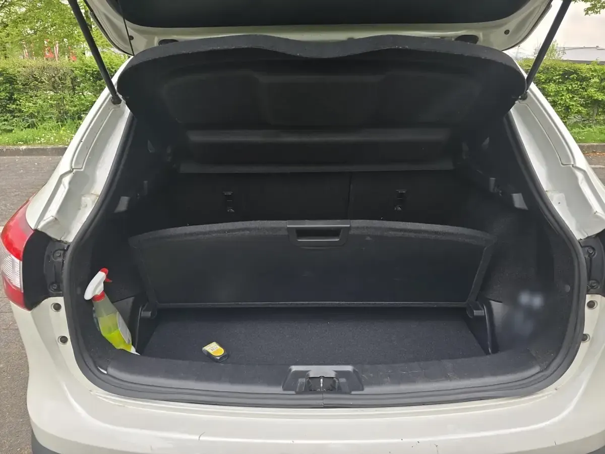 Gebraucht Nissan Qashqai 116 PS (85 kW) 2016 Weiß SUV