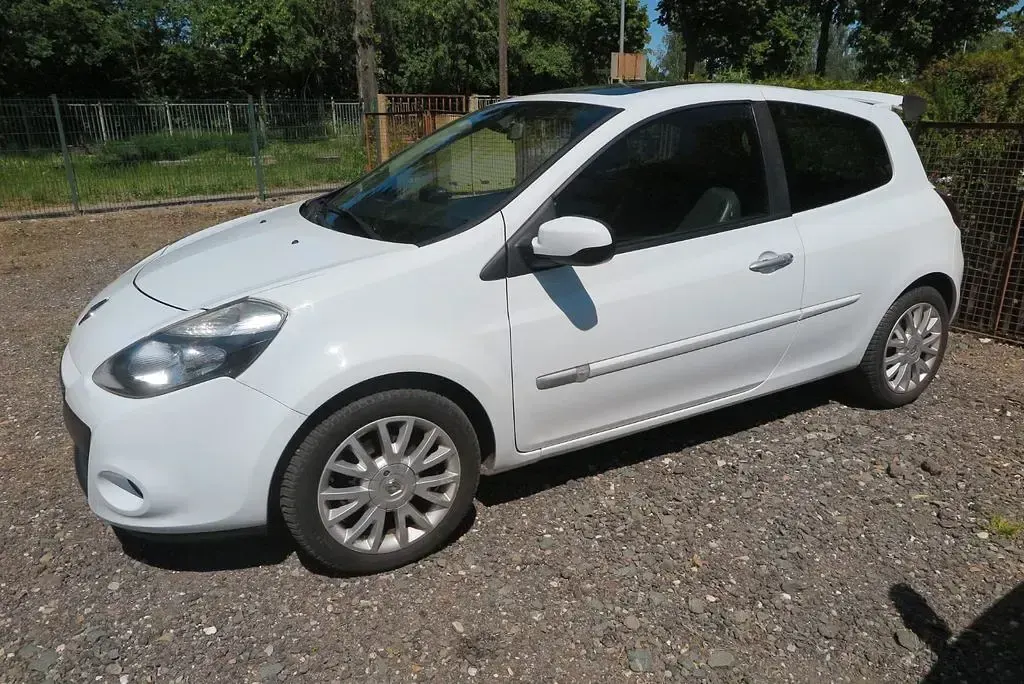 Occasion Renault Clio III Luxe 111 ch (81 kW) 2010 Blanc Citadine