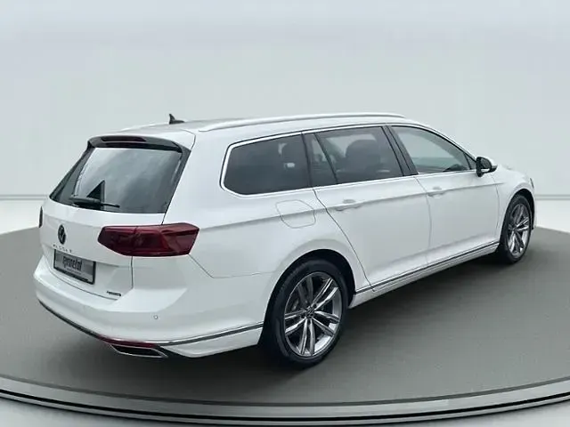 Gebraucht VW Passat Elegance 200 PS (147 kW) 2021 Weiß Kombi
