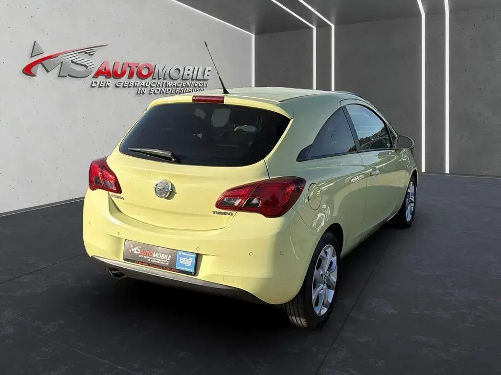 Usado Opel Corsa Innovation 101 HP (74 kW) 2015 Amarelo Citadino