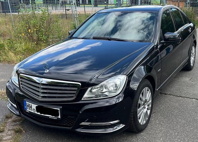 Schwarz Gebraucht 2012 Mercedes C200 Elegance Limousine | 12.000 € (Fairer Preis) - Bild 1/4