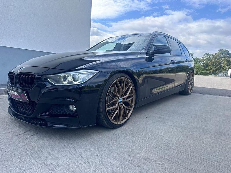 Schwarz Gebraucht 2012 BMW 320 Comfort Edition Kombi | 8.500 € - Bild 1/4