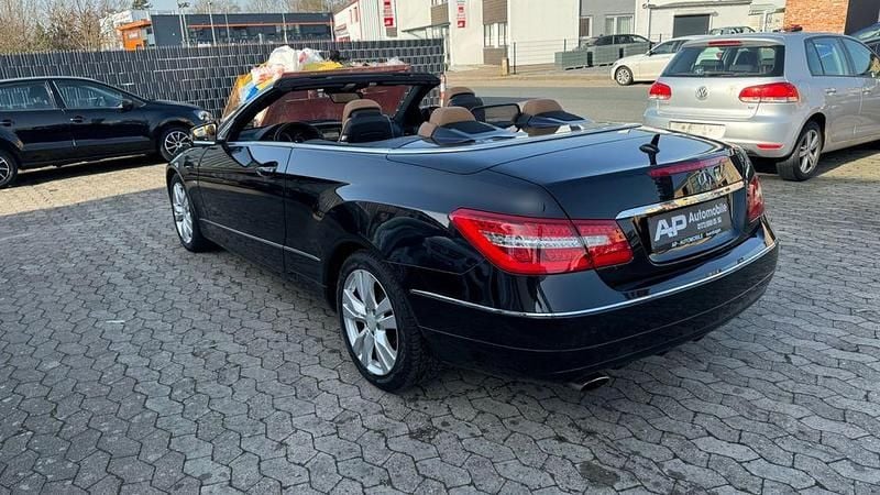 Gebraucht Mercedes E250 204 PS (150 kW) 2011 Schwarz Cabrio