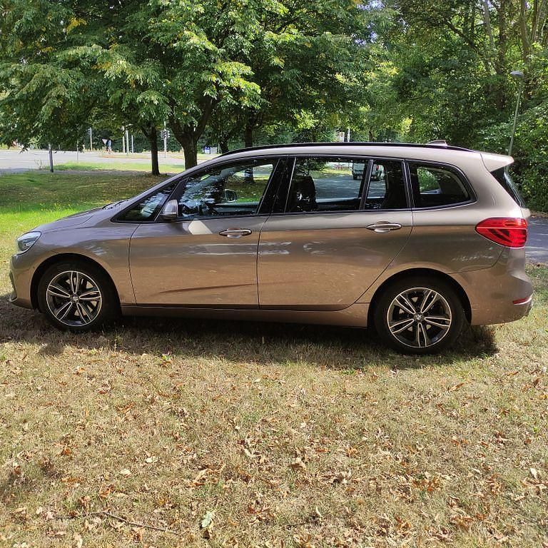 Gebraucht 2020 BMW 218 Gran Tourer Sport Line Van / Kleinbus | 14.250 € (Superpreis) - Bild 1/4