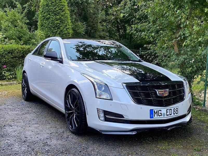 Weiß Gebraucht 2018 Cadillac ATS Limousine | 19.900 € - Bild 1/4