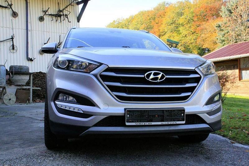 Weiß Gebraucht 2016 Hyundai Tucson Intro Edition SUV | 12.000 € (Superpreis) - Bild 1/4
