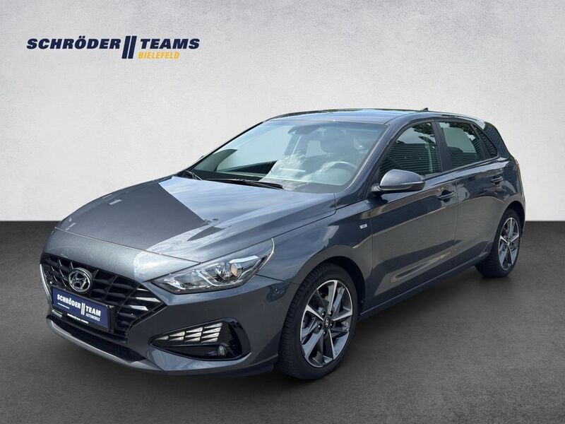Grau Gebraucht 2023 Hyundai i30 Trend Limousine | 17.990 € (Fairer Preis) - Bild 1/4