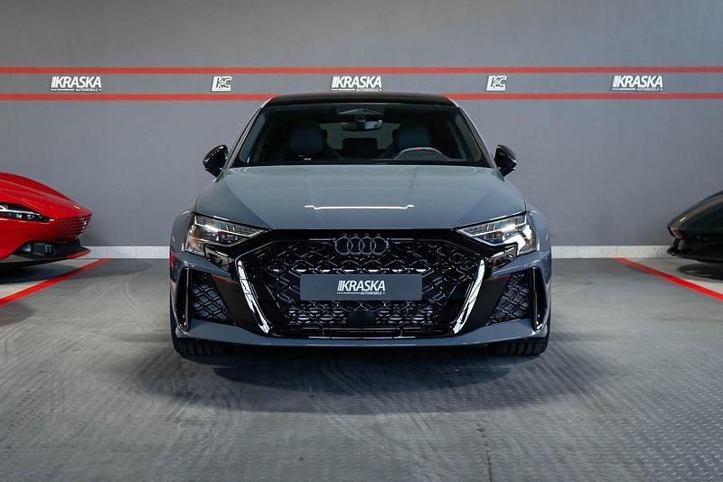 Neu Audi RS3 Design 400 PS (294 kW) 2025 Kemoragrau metallic Limousine