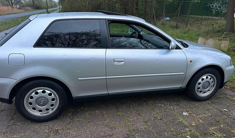 Usata Audi A3 103 CV (75 kW) 2000 Argento Utilitaria