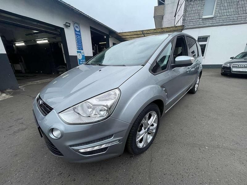 Hypersilber metallic Gebraucht 2014 Ford S-MAX Business Edition Van / Kleinbus | 9.300 € (Etwas zu teuer) - Bild 1/4