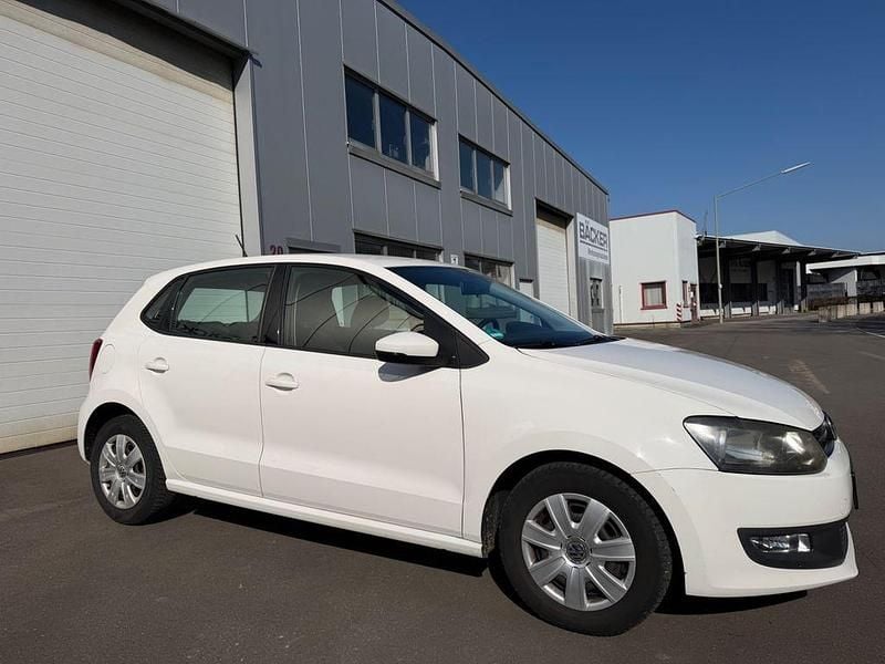 Used VW Polo 69 HP (50 kW) 2013 White Hatchback