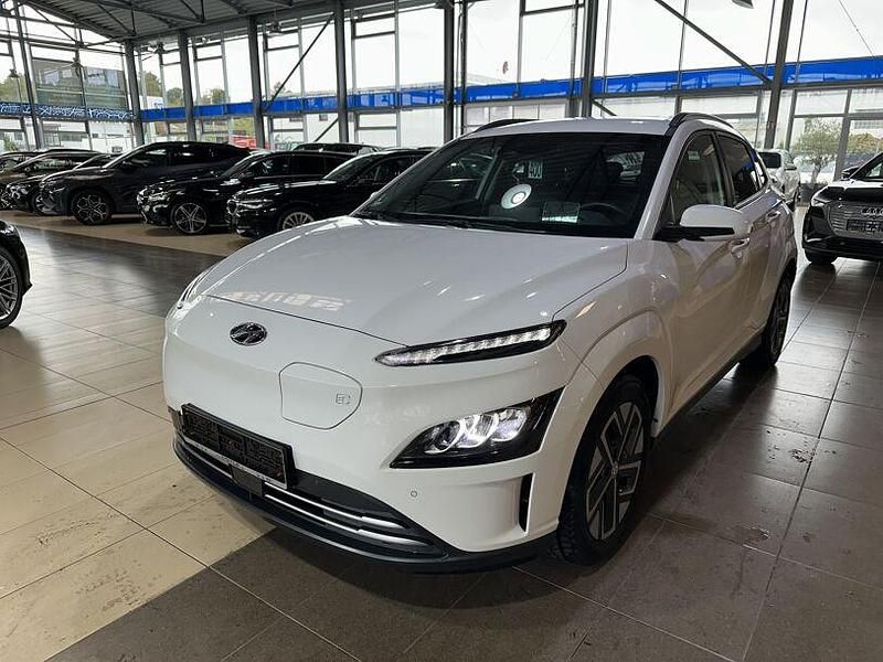 Weiß Gebraucht 2021 Hyundai Kona Prime SUV | 20.340 € (Superpreis) - Bild 1/4