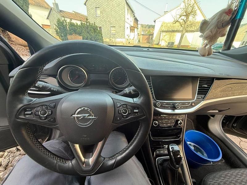 Gebraucht Opel Astra Dynamic 110 PS (80 kW) 2016 Schwarz Limousine