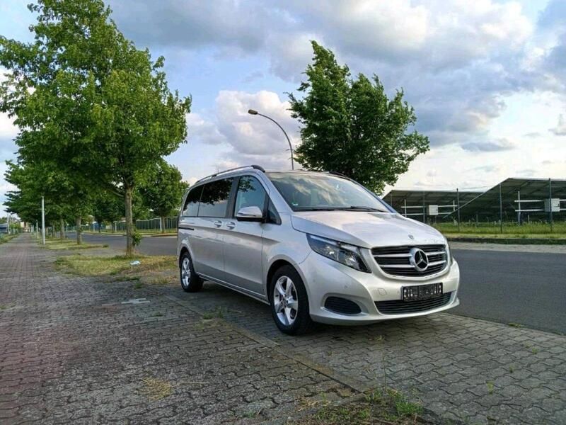 Silber Gebraucht 2018 Mercedes V220 Van / Kleinbus | 35.000 € (Guter Preis) - Bild 1/4