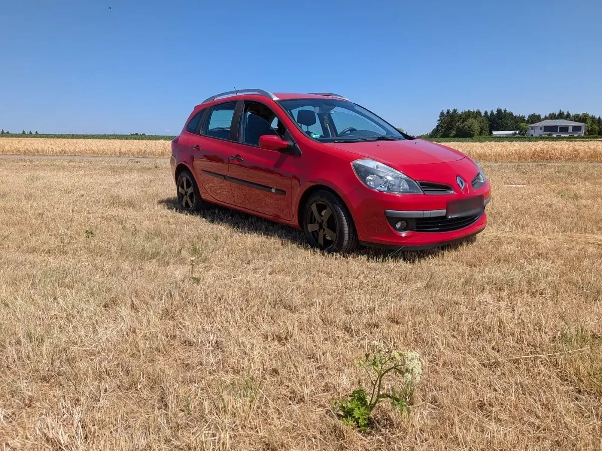 Gebraucht Renault Clio GrandTour Dynamique 101 PS (74 kW) 2008 Rot Kombi