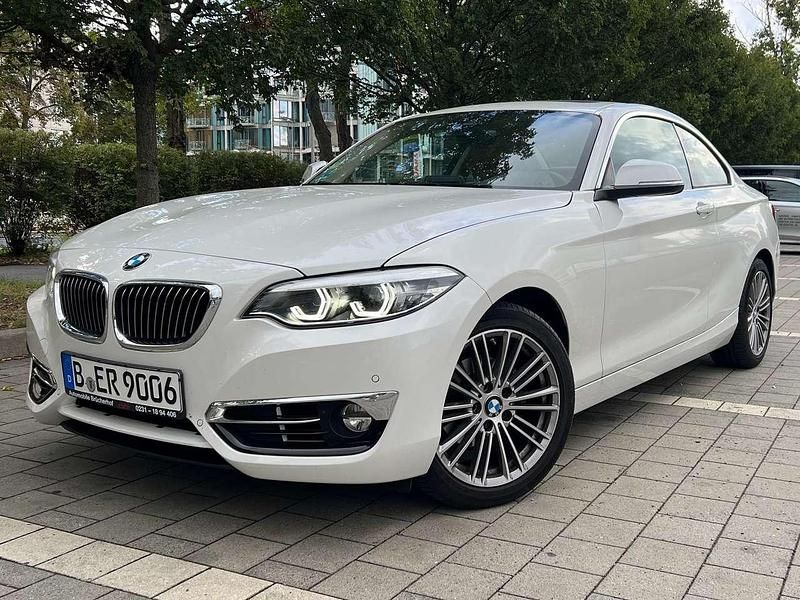 Weiß Gebraucht 2019 BMW 218 Luxury Line Coupé | 25.500 € (Etwas zu teuer) - Bild 1/4