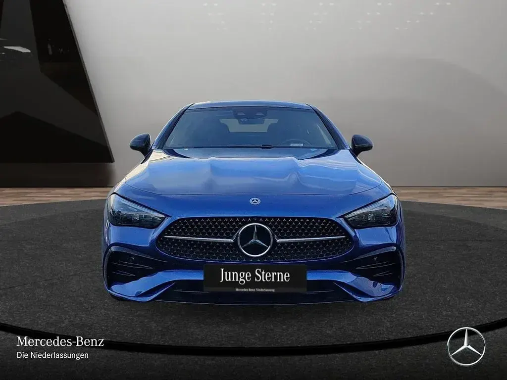 Gebraucht Mercedes CLE450 Premium 381 PS (280 kW) 2025 Blau Coupé