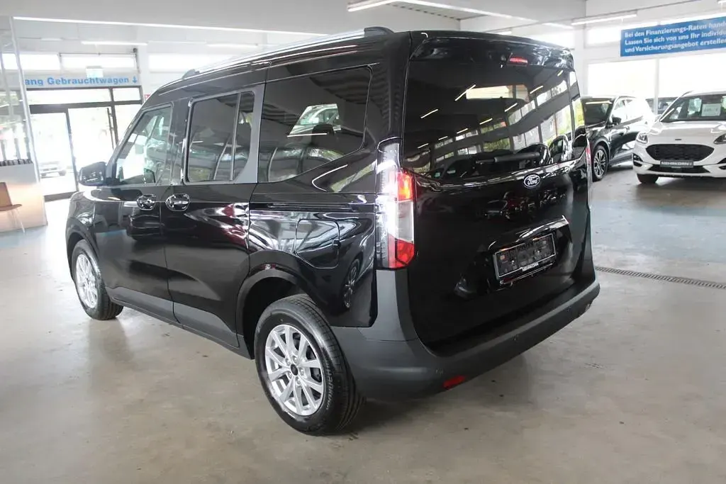 Neu Ford Tourneo Courier Titanium 125 PS (91 kW) 2026 Rot Van / Kleinbus