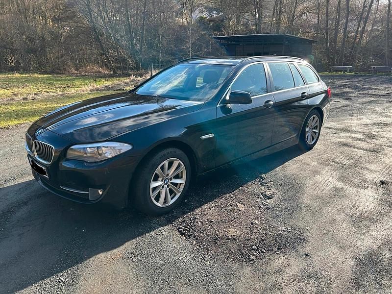 Gebraucht BMW 520 184 PS (135 kW) 2011 Schwarz Kombi