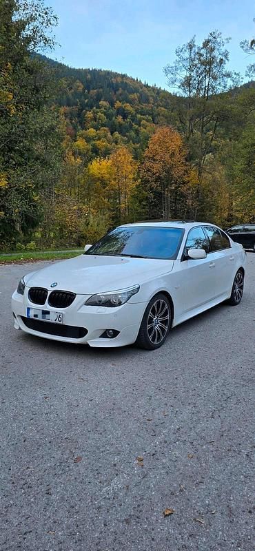 Weiß Gebraucht 2008 BMW 550 M Sport Limousine | 12.500 € - Bild 1/4
