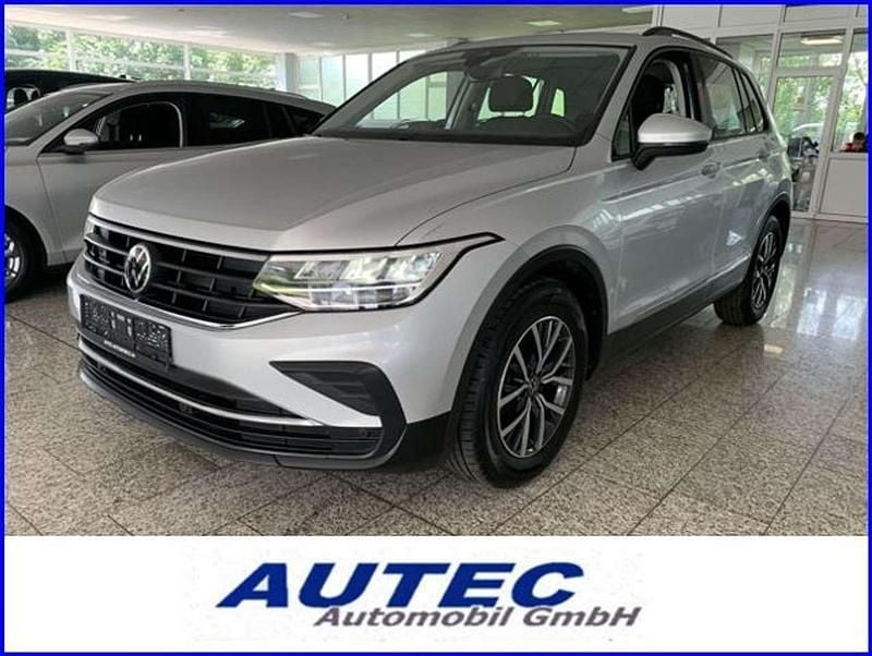 Silber, metallic Gebraucht 2022 VW Tiguan Life SUV | 30.390 € (Superpreis) - Bild 1/4