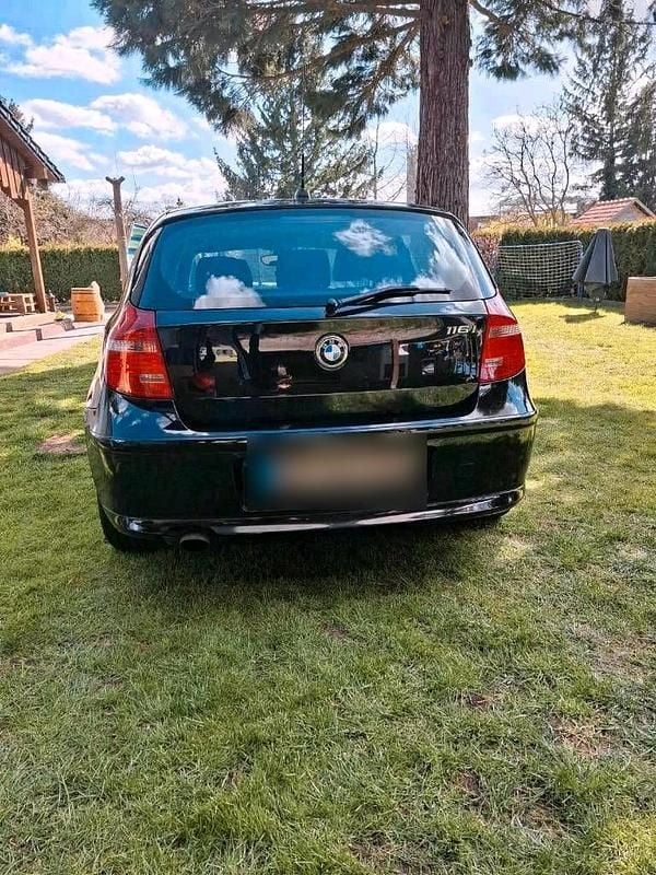 Gebraucht BMW 116 122 PS (89 kW) 2010 Schwarz Kleinwagen