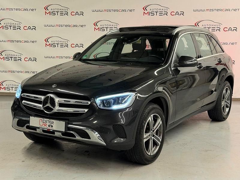 Grau Gebraucht 2020 Mercedes GLC220 SUV | 24.890 € (Superpreis) - Bild 1/4