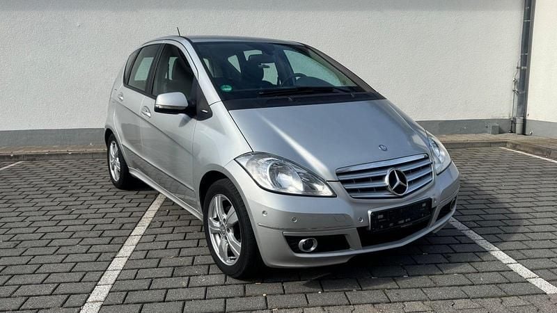 Second-hand Mercedes A180 109 CP (80 kW) 2012 Argintiu Monovolum